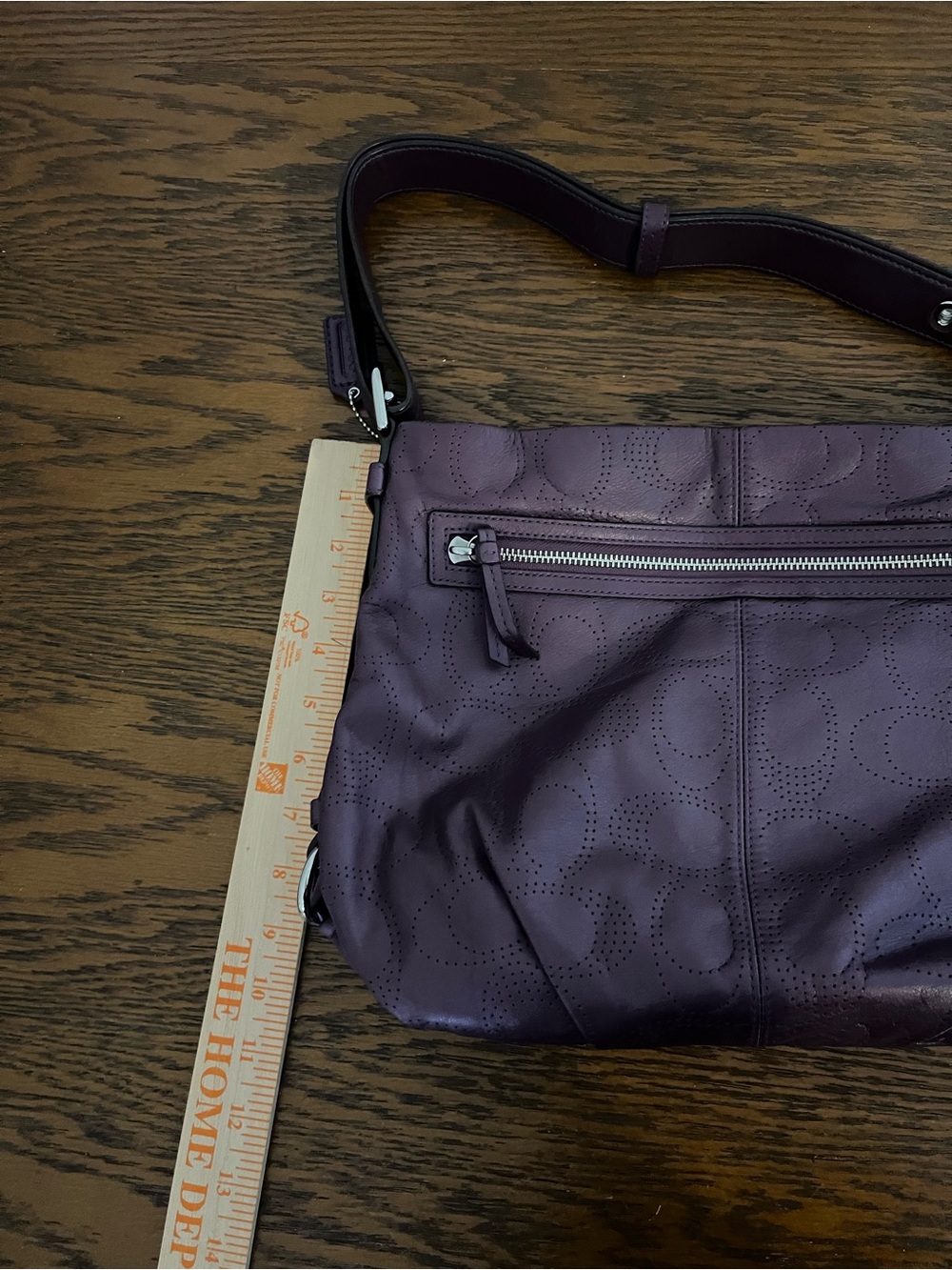 Coach Signature Perforated Plum Leather Shoulder Bag Hobo Logo Keychain - Picture 14 of 15